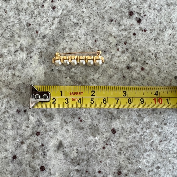 Nordstrom Faux Pearl Brooch - Picture 2 of 4